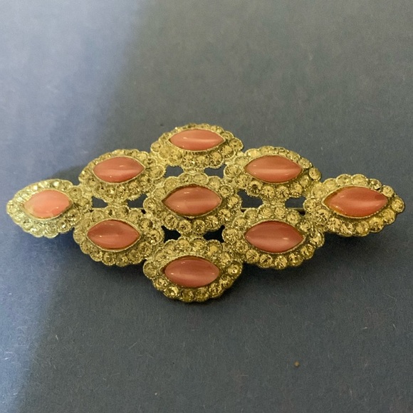 Beautiful Pretty  in Pink brooch - Picture 1 of 4